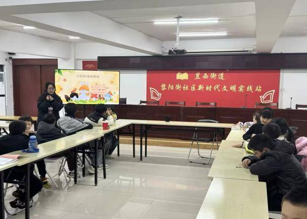 黃山學院機電工程學院團委與黎陽社區(qū)共建“科技小屋”:機電科技
